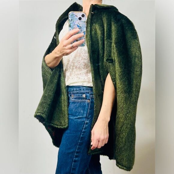 Mid-Century Europe Craft Wool Blend Faux Fur Cape with Arm Slits MEASUREMENTS - Picture 2 of 16